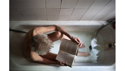 «کرینا کرن»؛ عکس هایی از وان حمام محتکر ۷۲ ساله
