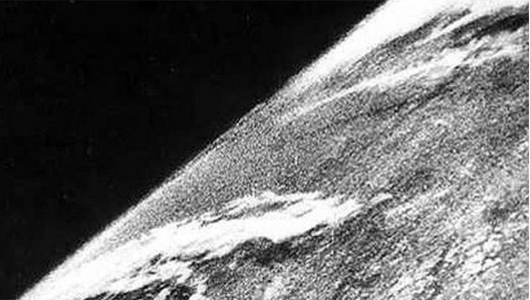 اولین عکس زمین از فضا